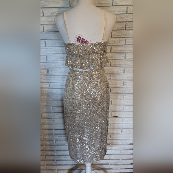 Sequined two-piece skirt and crop top size small - Picture 8 of 9